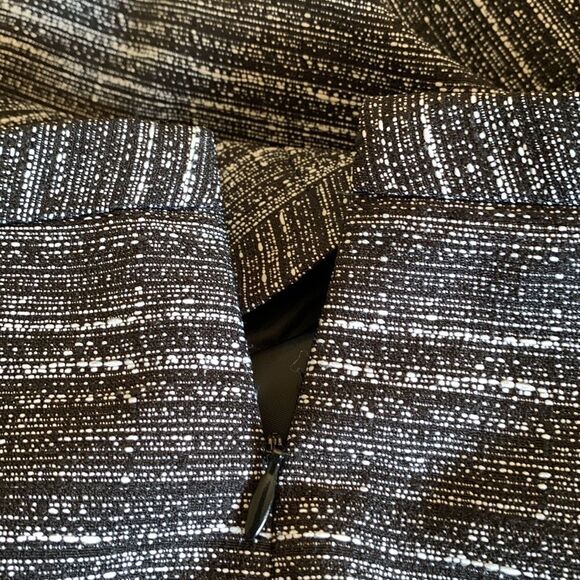 Loft black and white straight skirt Fully lined Back slit Size 6 - Picture 7 of 8